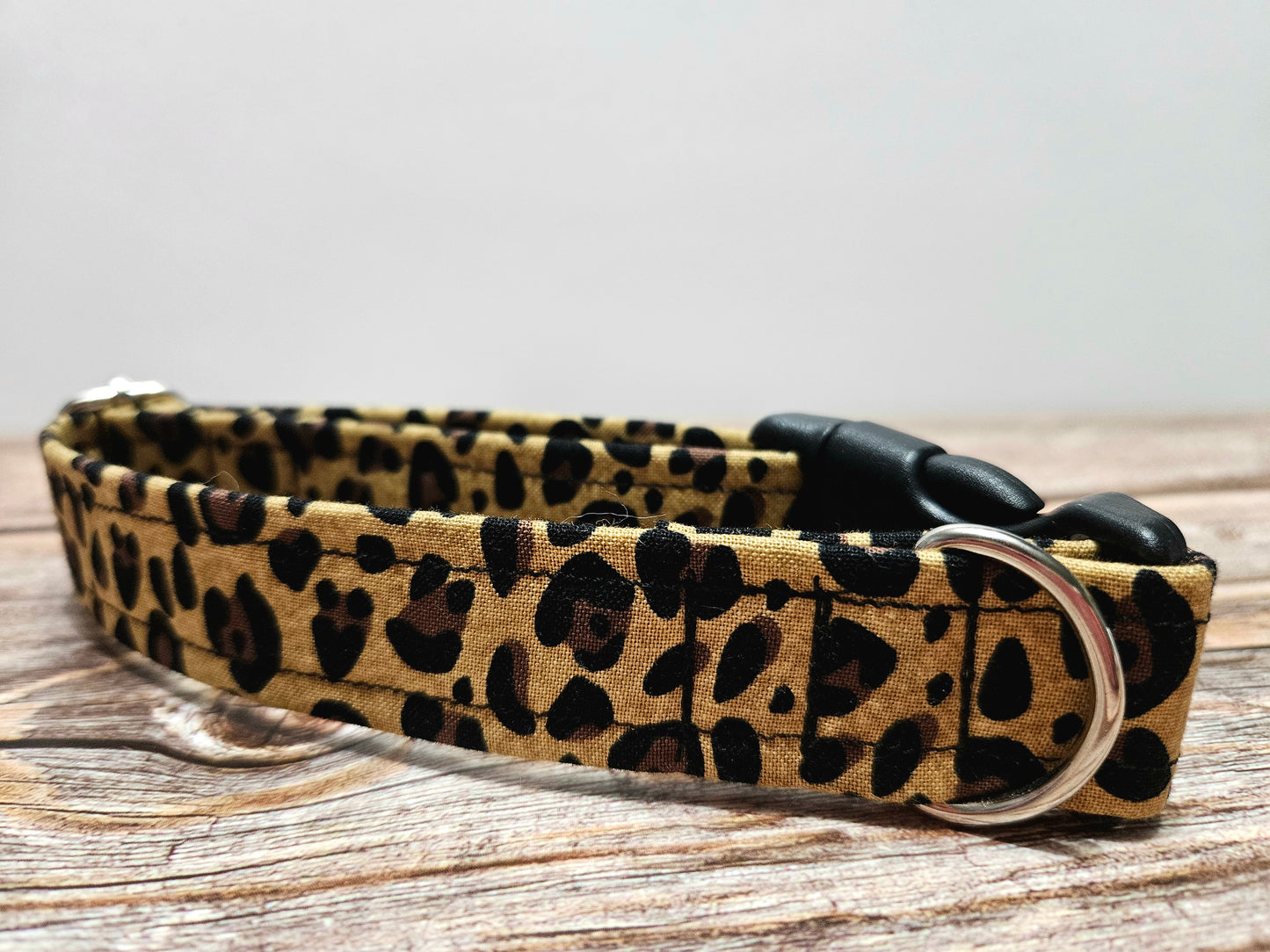 Tan Cheetah Print Collar